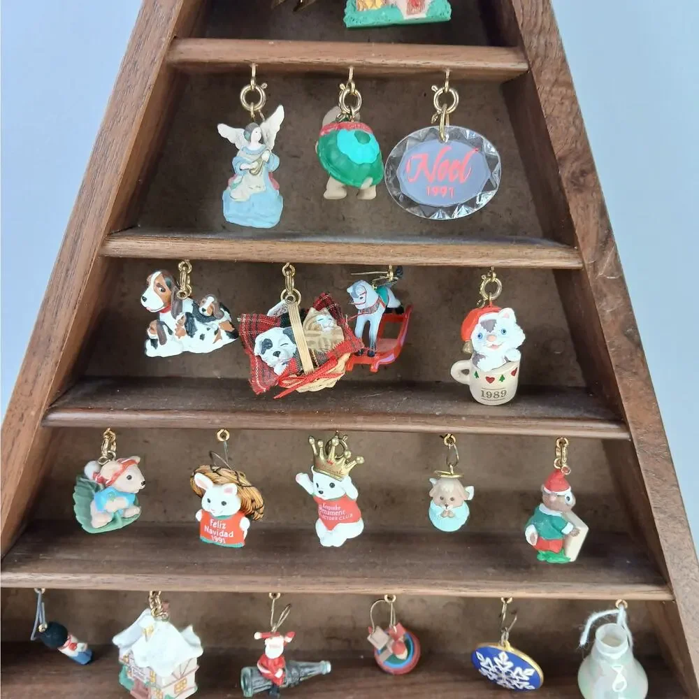 VTG 1988 Hallmark Wooden Shadow Box Christmas Tree Display with Mini Ornaments